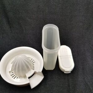 Vintage Tupperware Plastic White Orange Juicer 1846-13 Shaker Cover